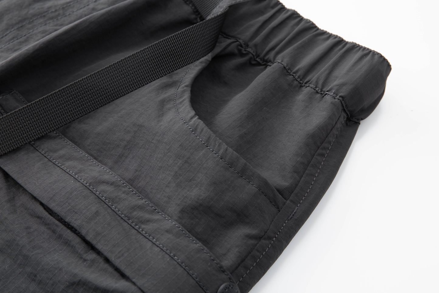 Three-dimensional quick-drying ultra-light functional shorts